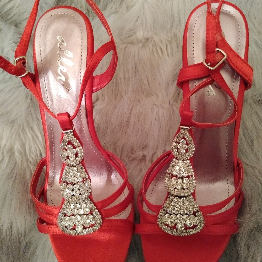 Ladies size 10 Red stelleto with Rhinestone accent